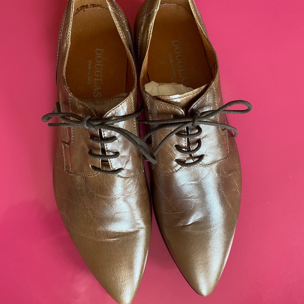Douglas, size 10, metallic light brown